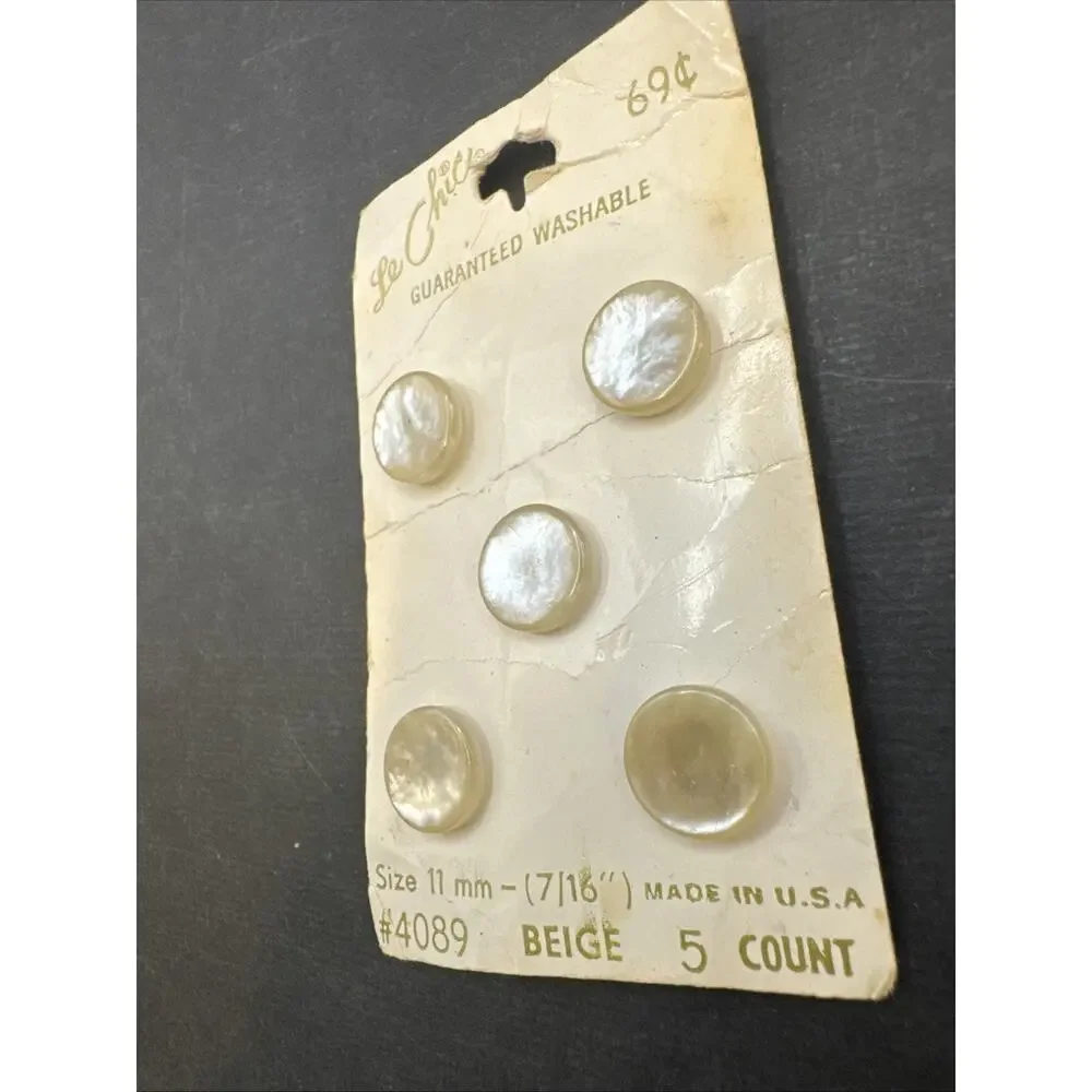 Vintage Le Chic Pearlized Beige Buttons 11mm #4089 USA NOS Original Card
